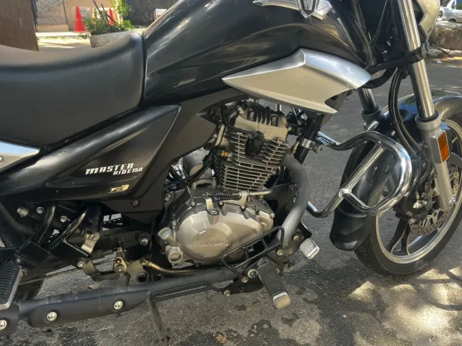 Vendo moto haojue 2023 preta, 150 c. Ipva pago 