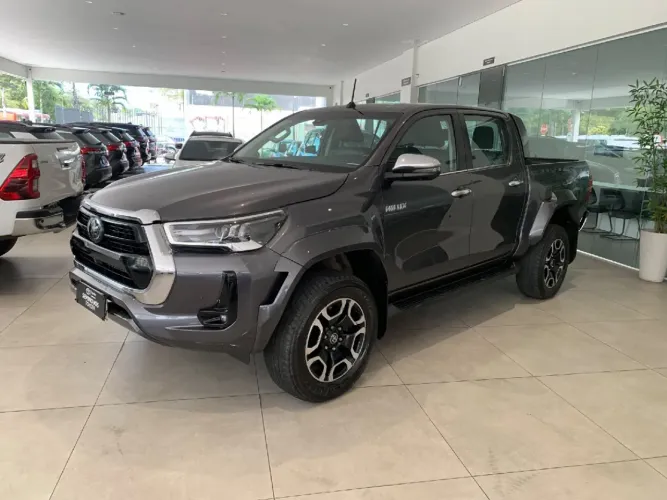 Toyota Hilux CD SRX Plus 4X4 2.8 TDI Die. Aut. 2024