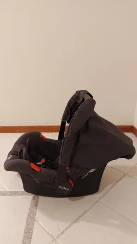Vendo Bebê Conforto marca Cosco usado cor preta