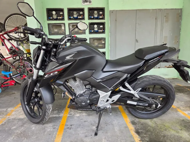CB twister 300 novíssima