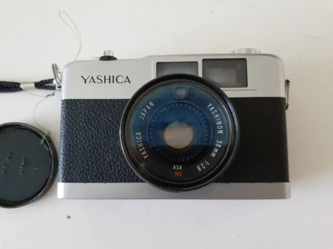 Câmera Yashica 35me