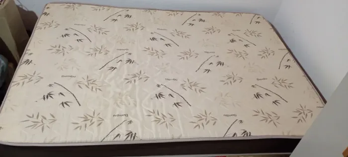 Cama semi nova