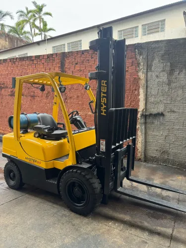 Empilhadeira Hyster 3.0 Toneladas - Trabalhando