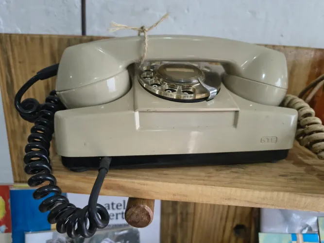 Telefone antigo de mesa GTE