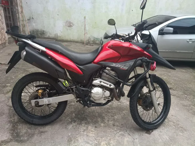 VENDO XRE 300 2011