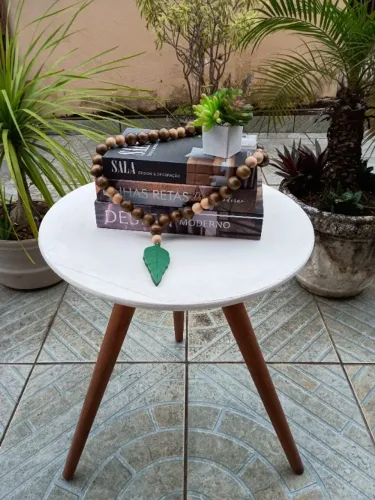 Mesa em madeira de canto para sala