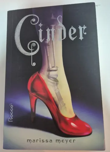 .Cinder - Marissa Meyer