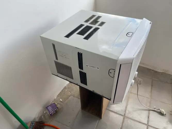 Ar condicionado cônsul 10 mil btus! Usado mas muito bem conservado !