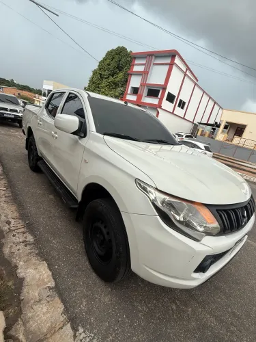 Mitsubishi L200 Triton Sport GLX 2.4 CD Diesel Mec. 2020