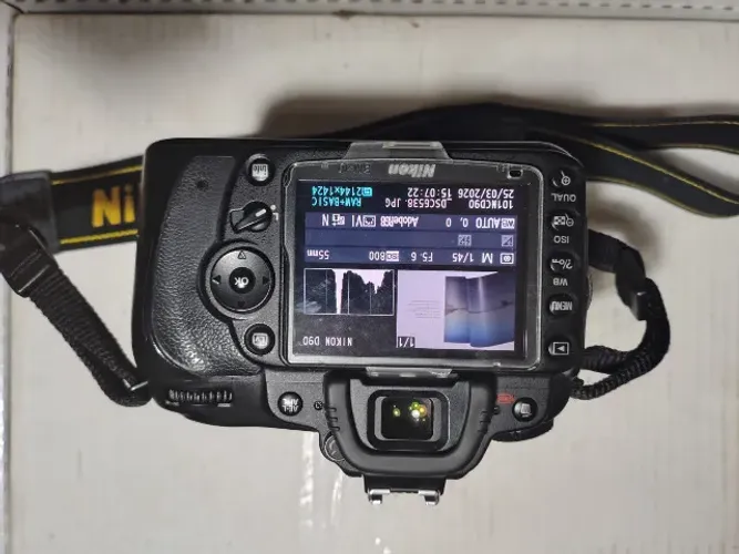 Nikon D90 com lente 18-55