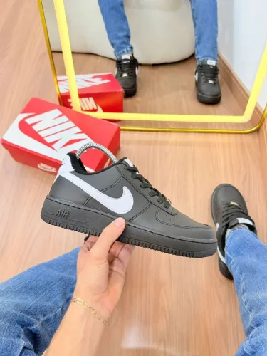Nike Air Force 1 Black todos os tamanhos.