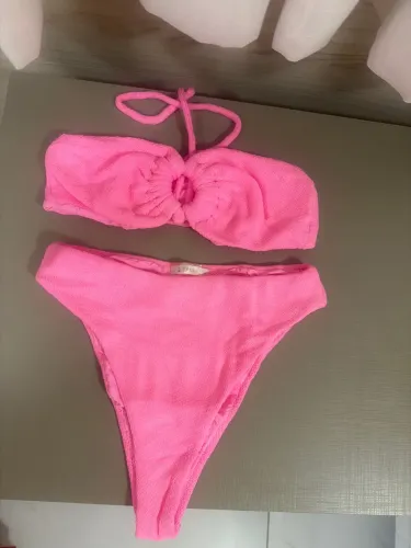 Biquíni FELINE tamanho M na cor rosa neon