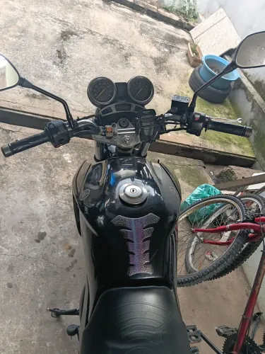 Moto pegar e viajar
