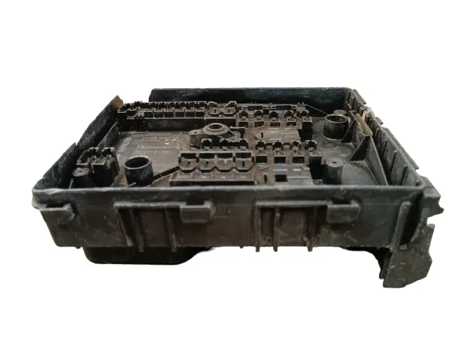 Caixa Fusível Vw Jetta Tiguan Golf Audi A3 Q3 2007/2011
