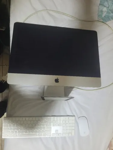 iMac Apple Completo + Teclado e Mouse Originais - R$ 2.500,00