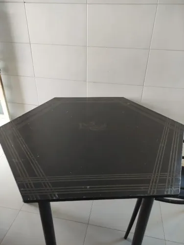 Mesa sextavada em ardósia