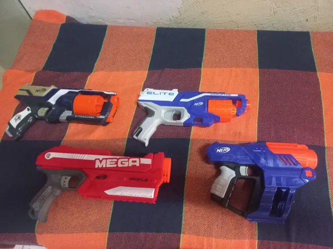 Pistolas NERF de brinquedo