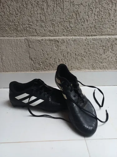 Chuteira Adidas Artilheira V (Tamanho 38)