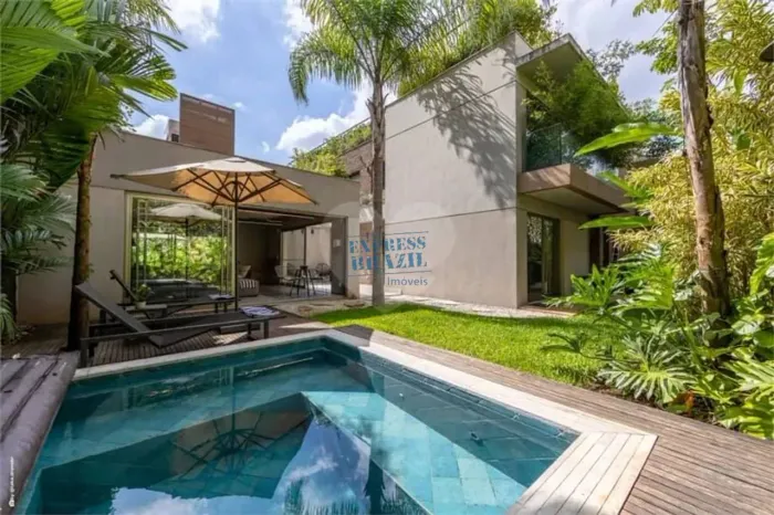Casa em condomínio fechado, piscina e 3 suítes - Agende sua visita!