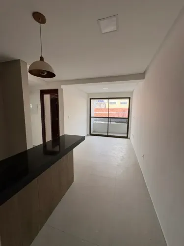 Apartamento para aluguel no Aeroclube com 2 quartos, possui vaga de garagem coberta.
