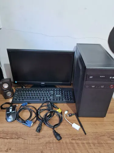 Computador usado Completo | Monitor AOC| CPU Intel 13-550 8gb Ssd 128gb