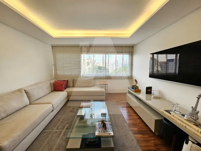 Apartamenti com 156m2, totalmente reformado, com vista para as árvores da Universidade Mac