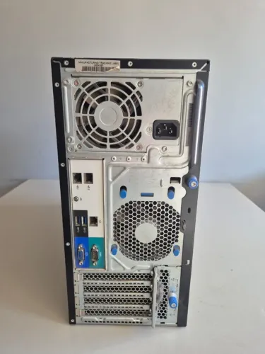 Servidor HP ProLiant ML310e Gen8 v2