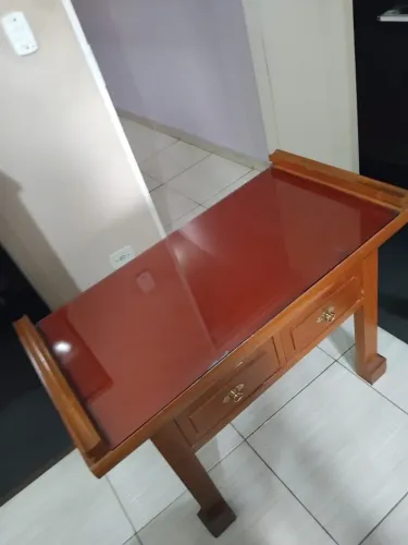 Mesa de Madeira Maçica, Cerejeira, Tipo Arpoador; 1,10m x 0,70m x 0,60m p/ retirada!