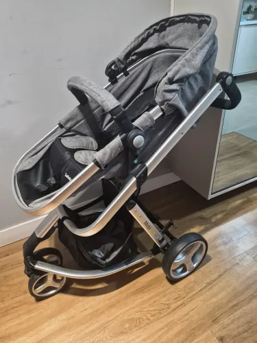 Kit (Carrinho e Bebê Conforto)