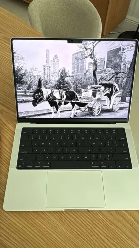 Apple MacBook Pro 2023 impecável