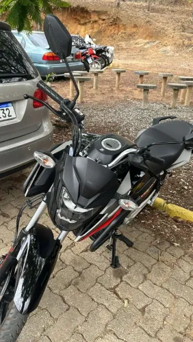 Moto sem detalhes, muito conservada 