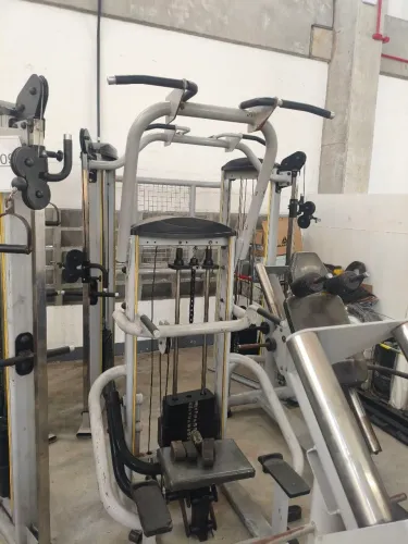 Gravitom máquina musculação