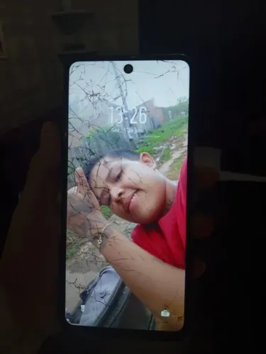 Único defeito é que ele está todo trincado ,fora isso tá perfeito
