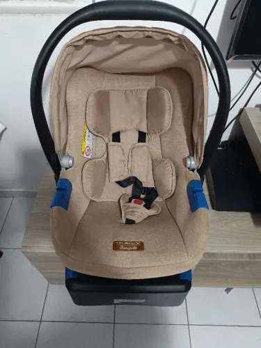 Bebê conforto + Base Burigotto
