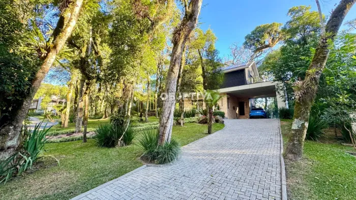 Linda Casa à venda com 4 dormitórios no condomínio O Bosque Gramado, RS