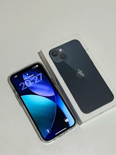 iPhone 13 azul marinho