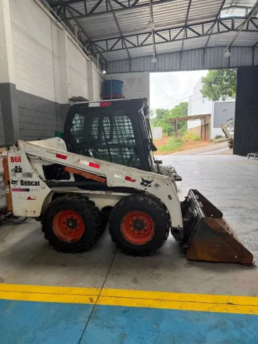 Mini carregadeira Bob cat 450 ano 2021