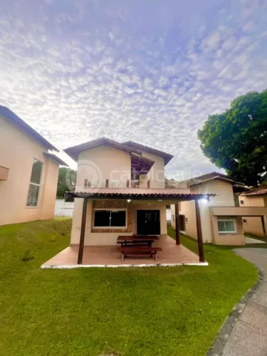 Casa em Condomínio na Lagoa do Bonfim - 4 Dormitórios