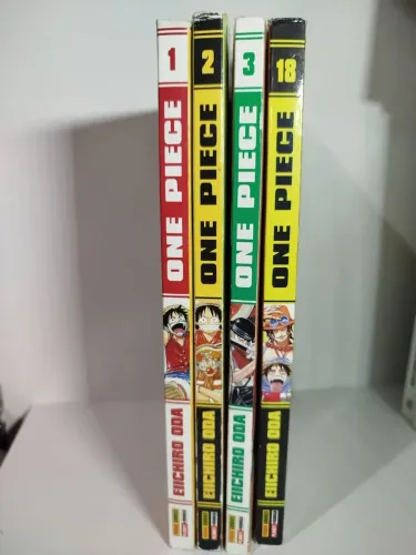 Kit 4 Mangás One piece 1 ao 3 e 18 em ótimo estado!
