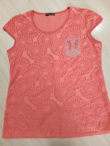 Blusa femina em tricô texturizado e forro