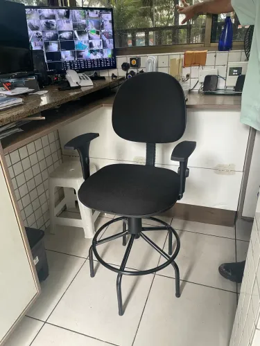 Cadeira caixa alta - para portaria
