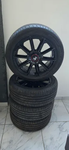 Rodas Aro 17 + Pneus Novos - Estilo Esportivo (Abarth) - Impecáveis