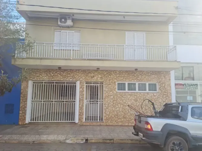Sobrado no Centro de Tatuí: com 3 Dormitórios para venda por R$ 800.000