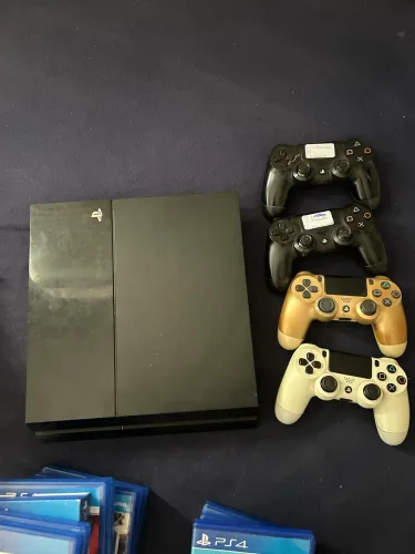 Ps4 + 4 controles + 12 jogos físicos - ótimo kit 