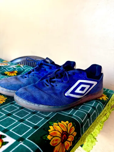 Chuteira umbro Pro Challenger, 3 meses de uso, TAM 39/40