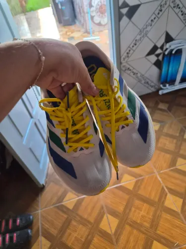 Tênis da adidas novo usado so mente uma vez 