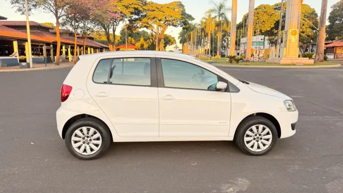 Volkswagen Fox 1.6 MI I Motion Total Flex 8V 5P 2013