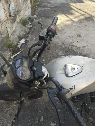 Moto Kasinski parada p/ conserto ou para Retirada de peças