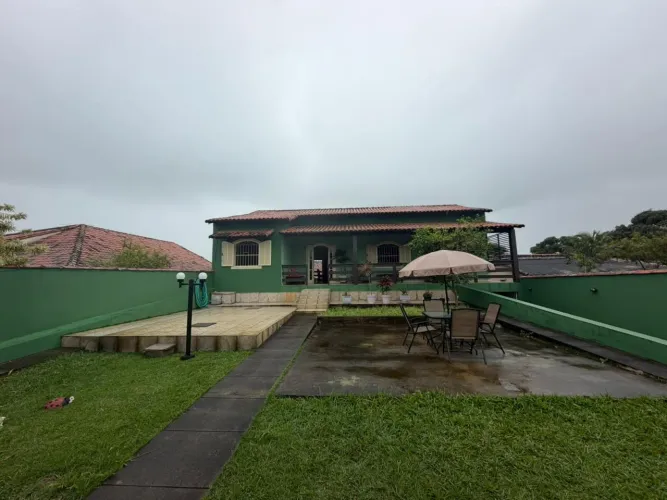 Excelente casa a poucos metros da praia, no Boqueirão