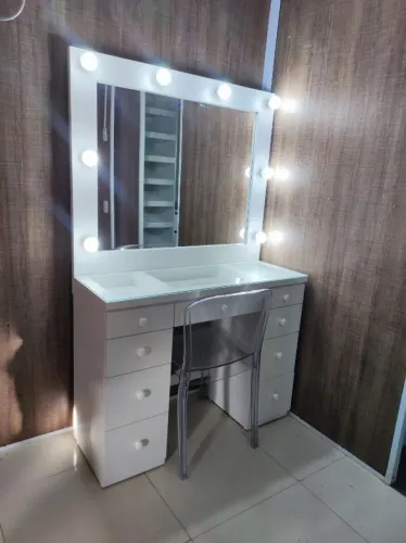 Penteadeira com 9 gavetas